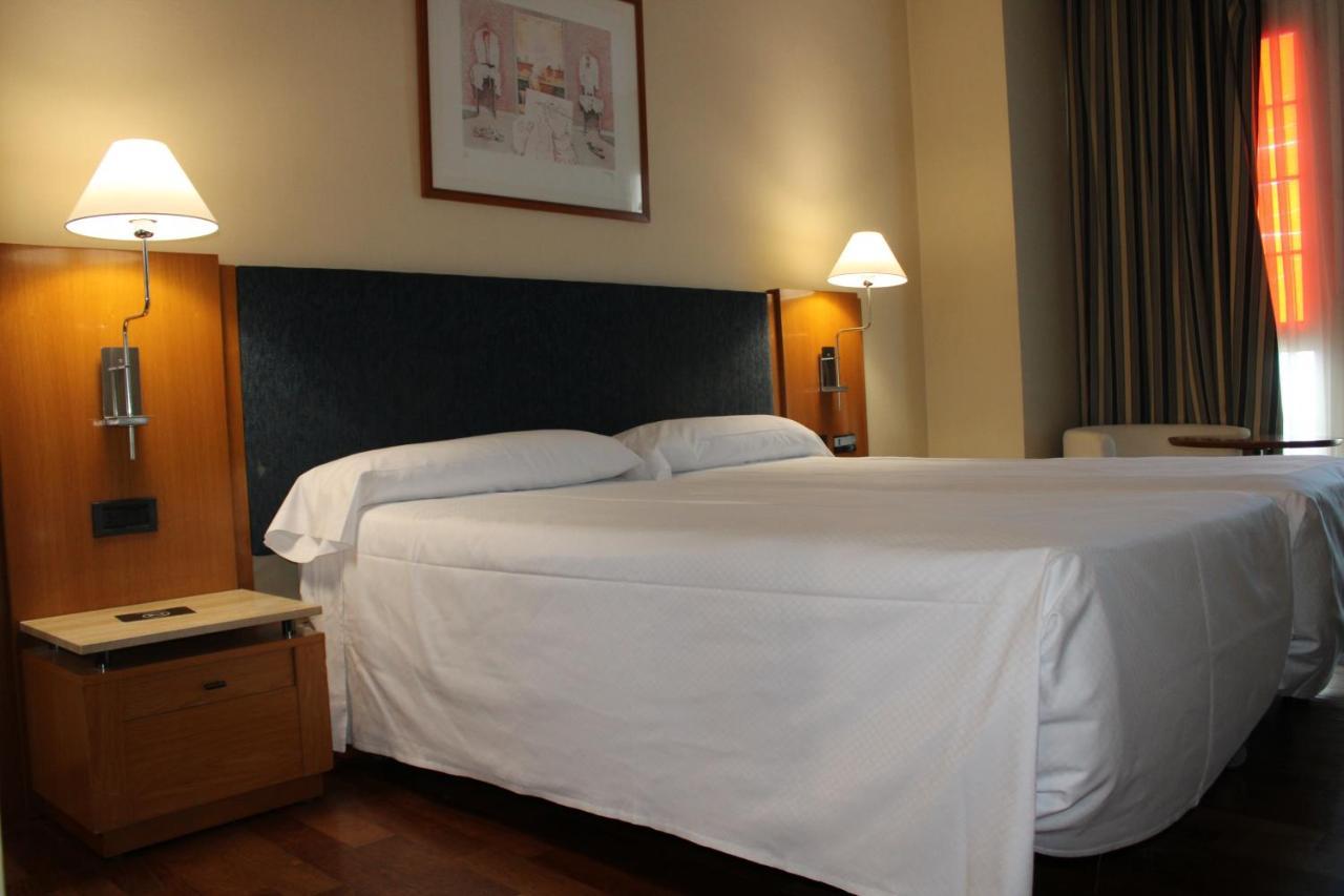 Urh Ciutat De Mataro Hotel Bagian luar foto
