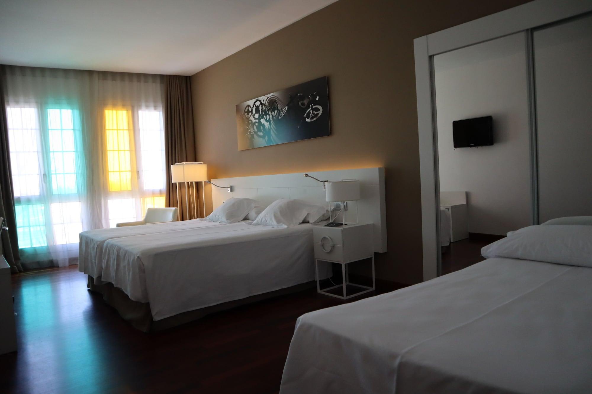Urh Ciutat De Mataro Hotel Bagian luar foto