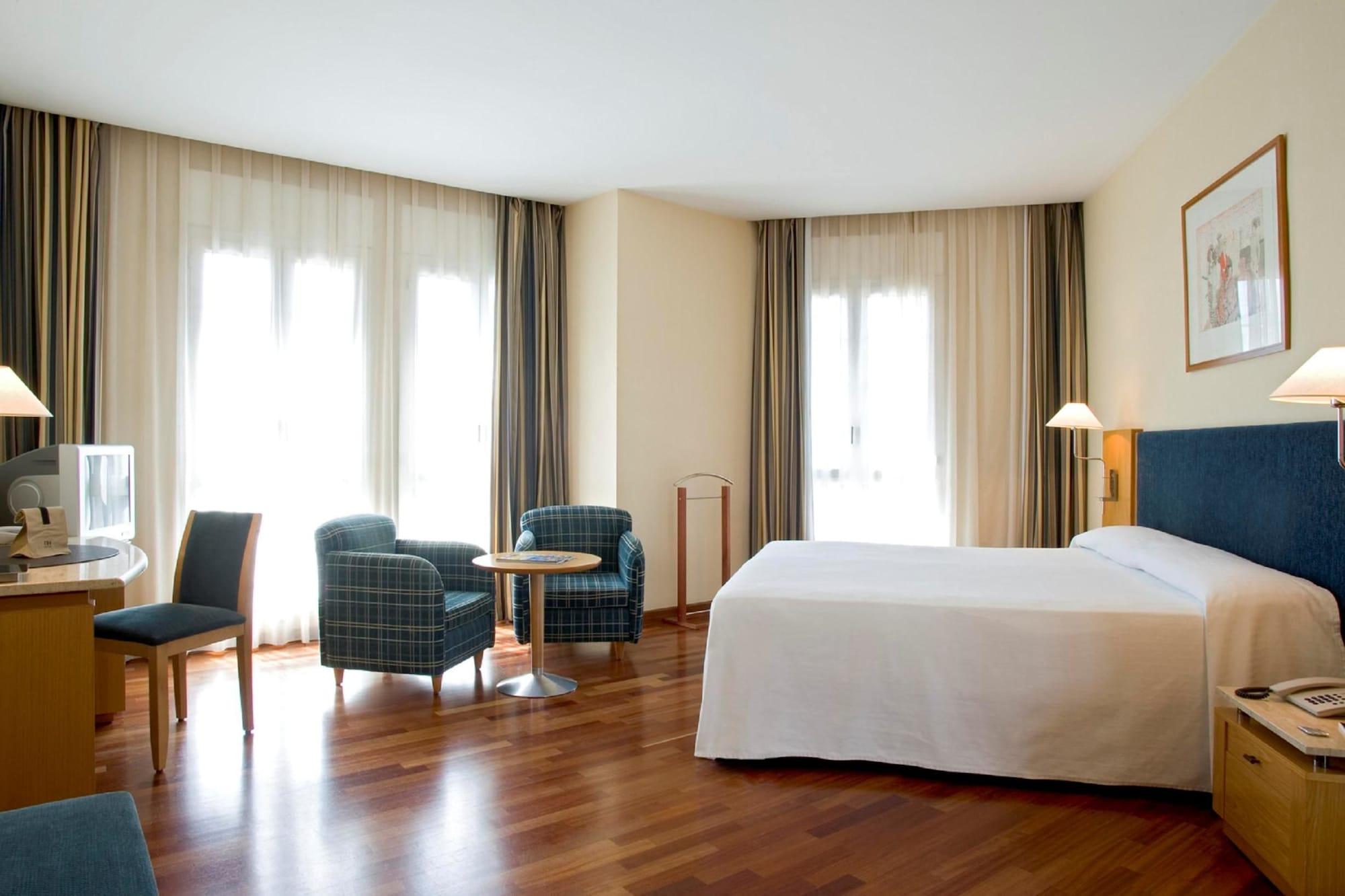Urh Ciutat De Mataro Hotel Bagian luar foto