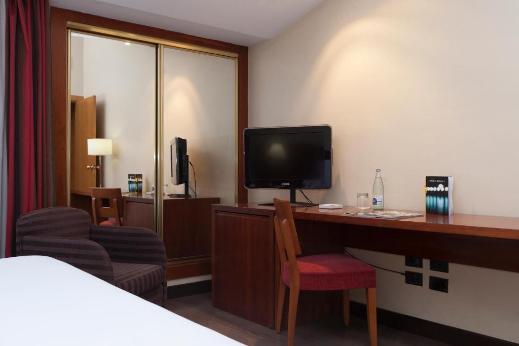Urh Ciutat De Mataro Hotel Bagian luar foto
