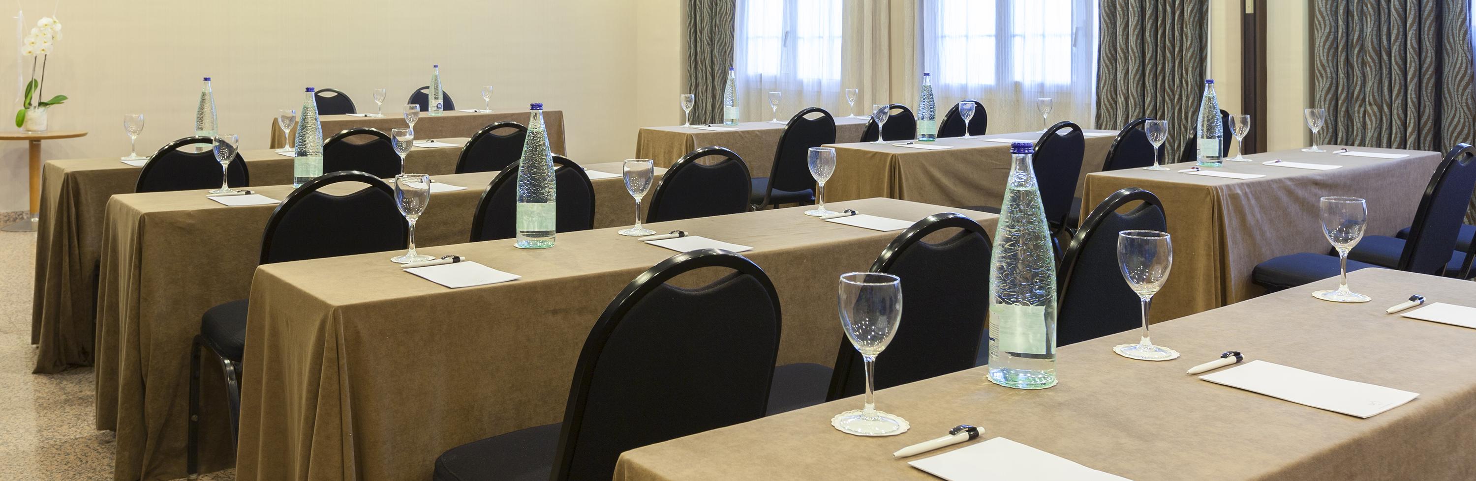 Urh Ciutat De Mataro Hotel Bagian luar foto