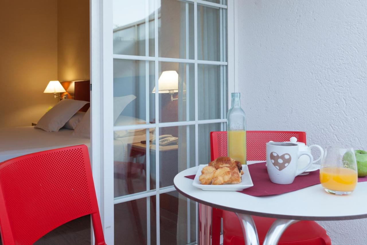 Urh Ciutat De Mataro Hotel Bagian luar foto