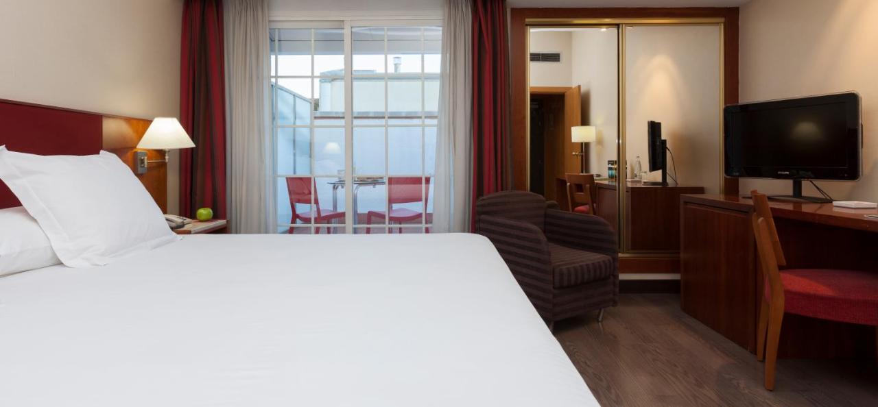 Urh Ciutat De Mataro Hotel Bagian luar foto
