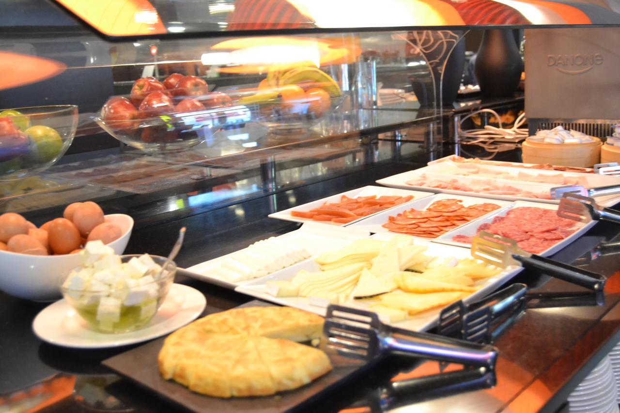 Urh Ciutat De Mataro Hotel Bagian luar foto