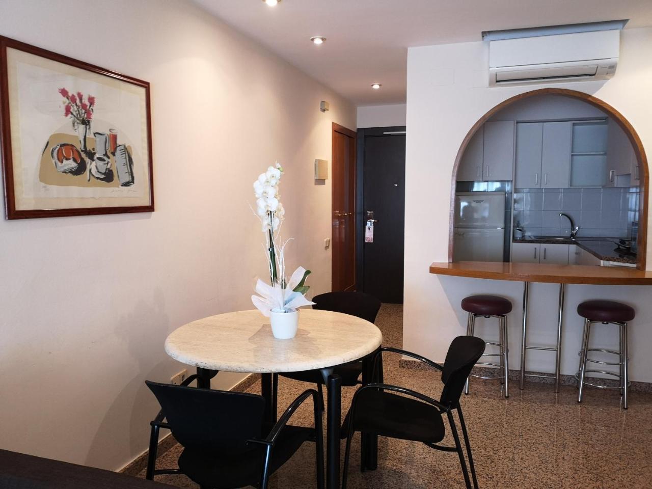 Urh Ciutat De Mataro Hotel Bagian luar foto
